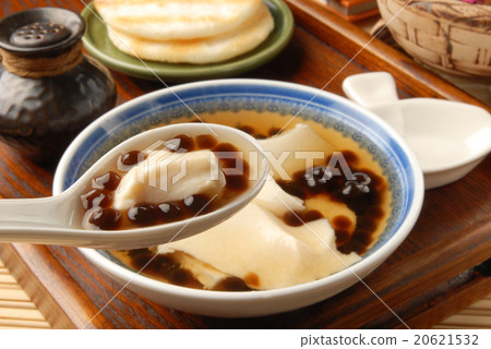 Tofu pudding with tapioca ball  20621532