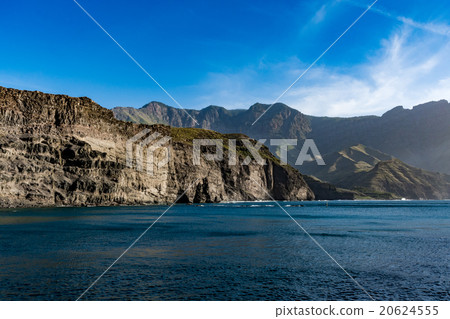 Magnificent cliffs and God's Finger, Puerto Nieves Magnificent cliffs and God's Finger, Puerto Nieves 20624555