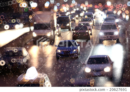 Snow in the city night traffic road transport Snow in the city night traffic road transport 20627691