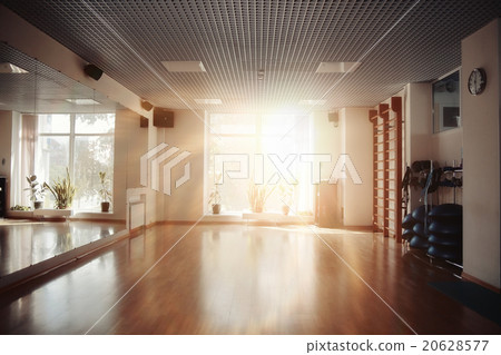 empty room with window interior morning light empty room with window interior morning light 20628577