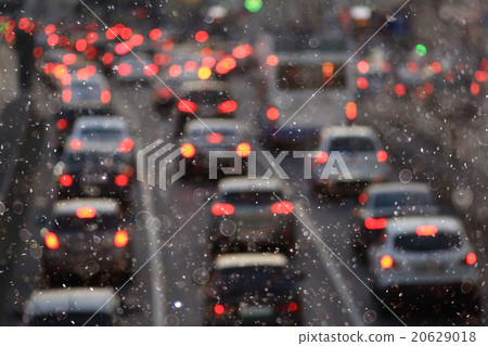Snow in the city night traffic road transport 20629018