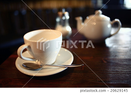 cup of tea at a cafe blurred background cup of tea at a cafe blurred background 20629145