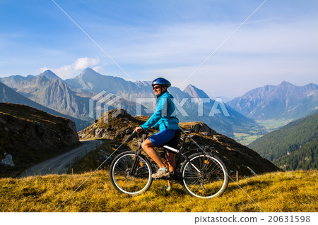 Cyclist woman in hight mountais 20631598