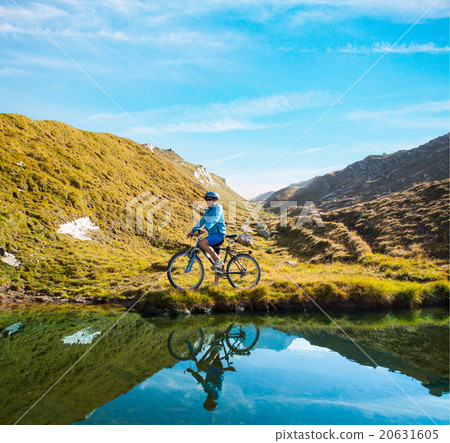 Cyclist woman in hight mountais Cyclist woman in hight mountais 20631605