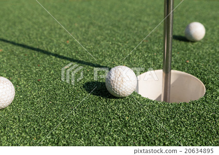 Golf ball on the hole 20634895