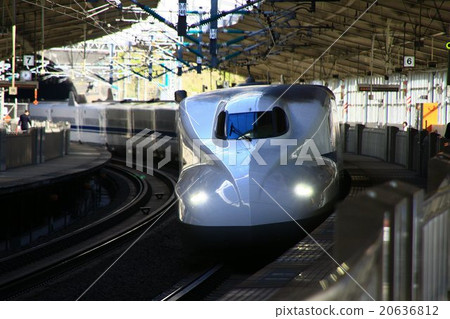N700 line entering Atami station 20636812
