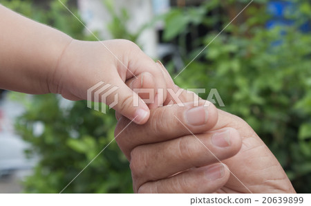 Hand in hand 20639899