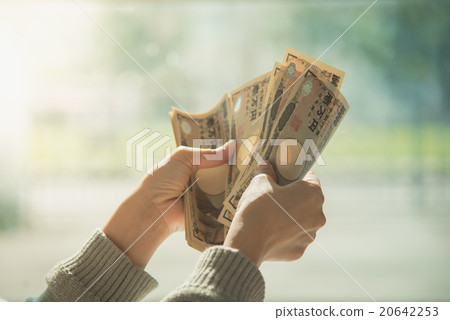 Hand counting money, Japanese currency note 20642253
