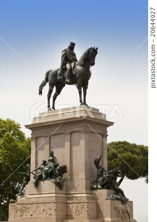 Faro de Gianicolo- Giuseppe Garibaldi's horse monu Faro de Gianicolo- Giuseppe Garibaldi's horse monu 20644927