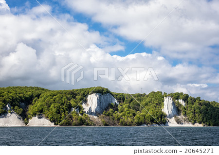 Chalk cliff Chalk cliff 20645271