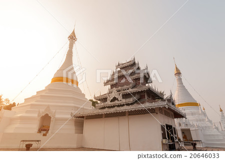 The sunset time at Wat Phra That Doi Kong Mu The sunset time at Wat Phra That Doi Kong Mu 20646033