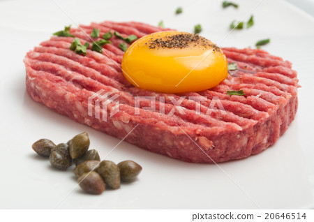 tartar steak with egg and capers 20646514