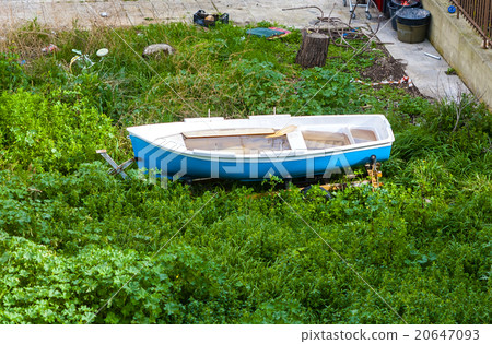 old boat, old boat in a grass 20647093
