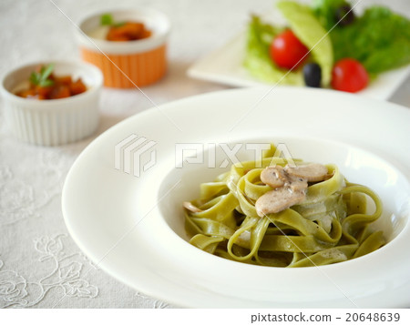 Spinach fettucine Mushroom cream Cream sauce lunch Spinach fettucine Mushroom cream Cream sauce lunch 20648639