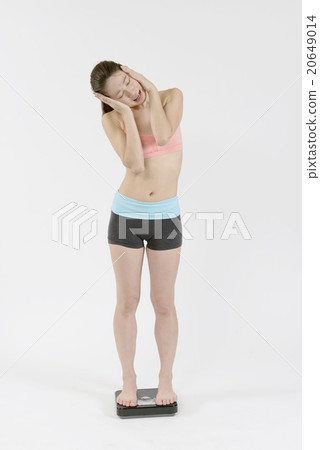 A young lady holding a head on a scale 20649014