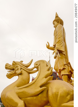 The buddha statue on blue sky background 20649477