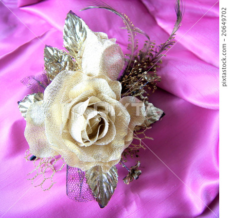 金玫瑰胸花(手工製作) 金玫瑰胸花(手工製作) 20649702