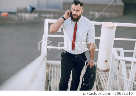 business man outside 20651110
