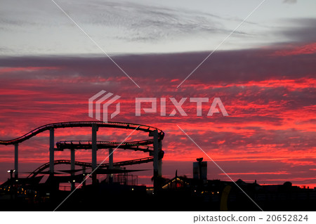 Sunset at the Snata Monica Pier in August Sunset at the Snata Monica Pier in August 20652824