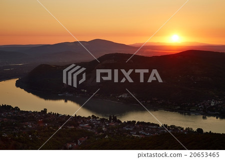 Sunrise over river 20653465