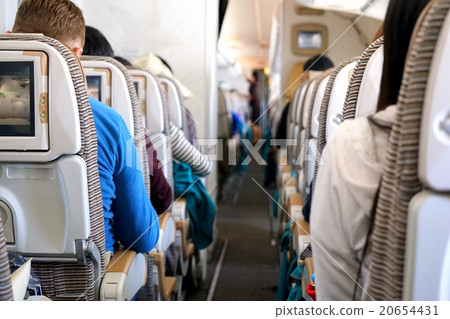 單獨旅行的飛機航空公司機艙飛行機艙飛行中飛行/飛機客艙 單獨旅行的飛機航空公司機艙飛行機艙飛行中飛行/飛機客艙 20654431