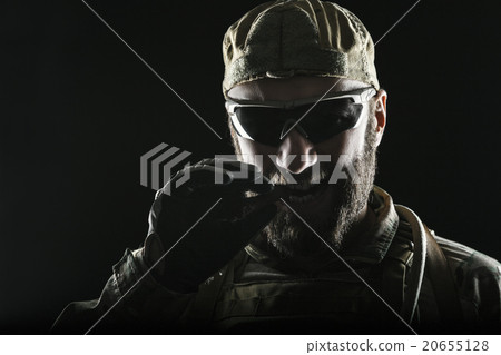 US Army soldier smoking 20655128