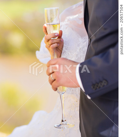 Bride and groom with champagne glasses in wedding Bride and groom with champagne glasses in wedding 20657504