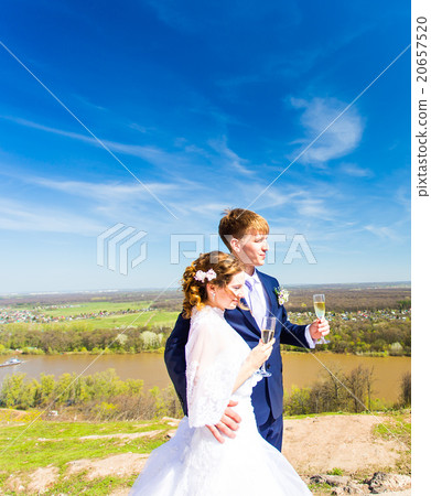 Bride and groom with champagne glasses in wedding Bride and groom with champagne glasses in wedding 20657520