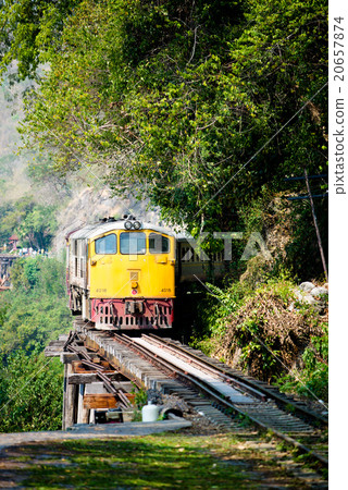 訓練橫渡泰國泰國保釋鐵路Alhill橋樑橋樑 20657874