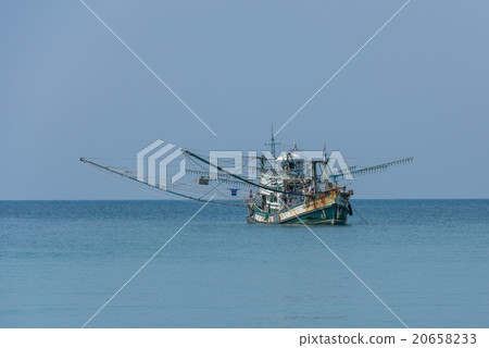 Traditional thai fishing boat, Koh Kood island Traditional thai fishing boat, Koh Kood island 20658233