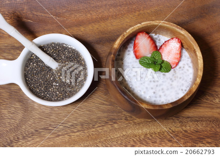 Chia seed's dessert 20662793