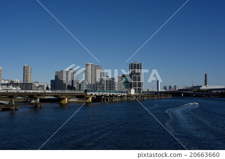 東京單軌列車沿著京濱運河 東京單軌列車沿著京濱運河 20663660