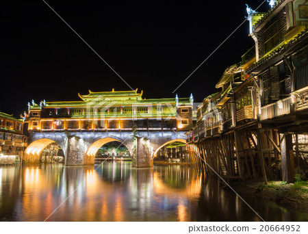 Feng Huang the ancient city at night 20664952