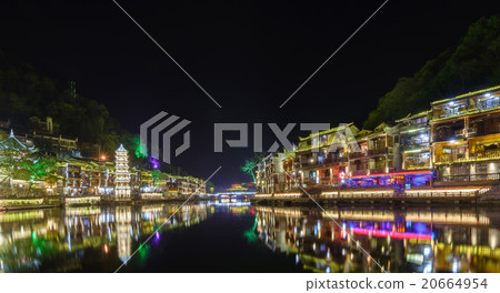 Feng Huang the ancient city at night Feng Huang the ancient city at night 20664954