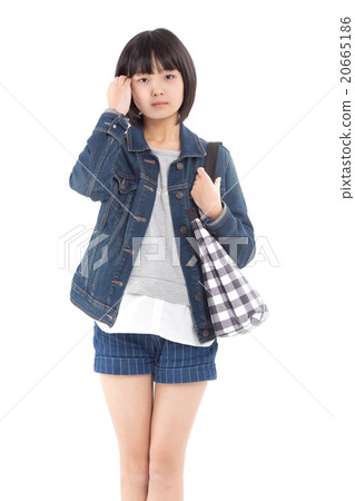 Girls junior high school students going shopping on holidays Girls junior high school students going shopping on holidays 20665186