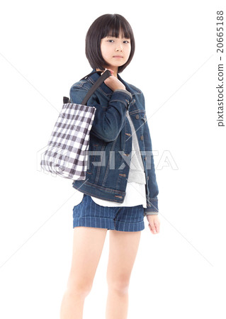 女孩初中生在假期去購物 20665188