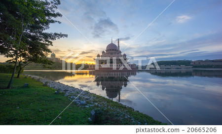 Majestic Sunrise at Putra Mosque, Putrajaya 20665206