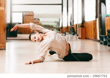 young woman girl dancing contemporary dance 20667702