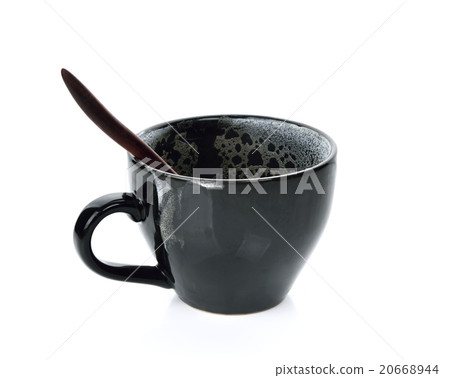 Empty cup of capuccino coffee with coffee sediment Empty cup of capuccino coffee with coffee sediment 20668944