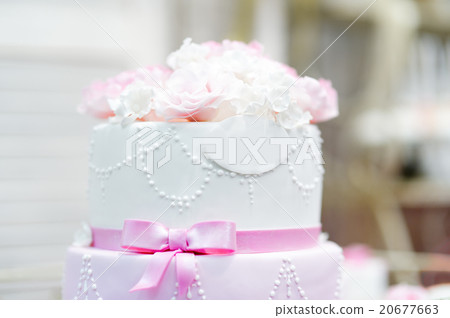 Wedding cake decorated with cream flowers 20677663