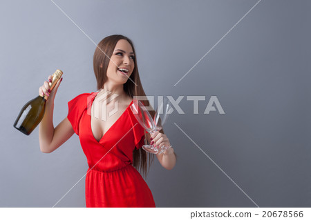 Beautiful young woman is preparing for celebration 20678566