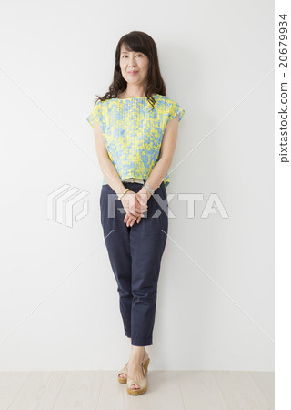 Senior women portrait 20679934