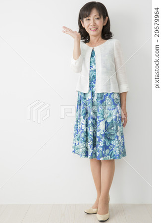 Senior women portrait 20679964