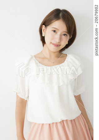 Portrait young lady 20679982
