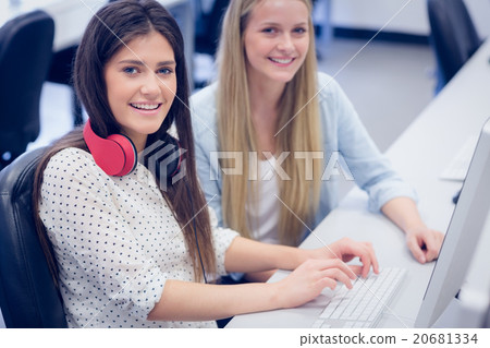 Smiling students using computer 20681334