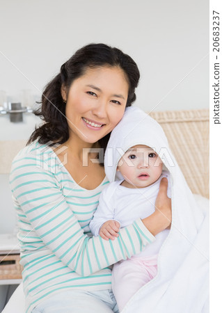 Happy mother with baby daughter 20683237