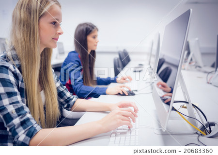 Smiling student working on computer 20683360