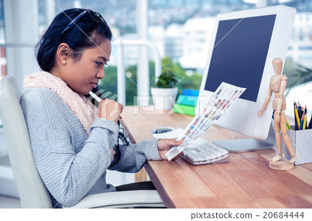 Asian businesswoman holding paper sheet 20684444