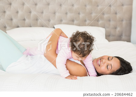 Brunette playing with her baby 20684462