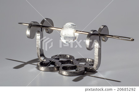 Transparent glass bead on the needle 20685292